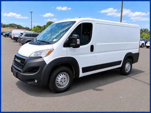 Used 2025 RAM ProMaster 2500 w/ Convenience Group FWD image 1