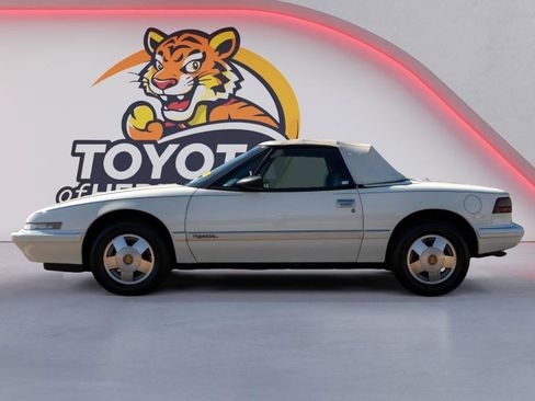Used 1990 Buick Reatta Convertible image 8