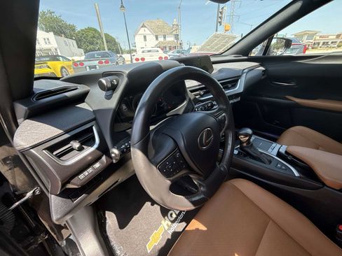 Used 2021 Lexus UX 250h w/ Premium Package AWD/4WD image 10