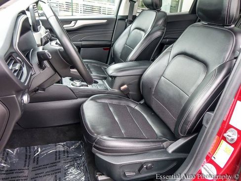 Used 2022 Ford Escape SEL w/ Technology Package AWD/4WD image 9