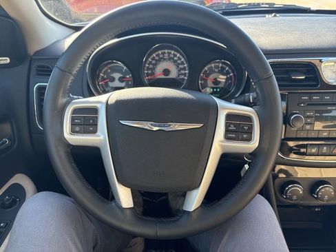 Used 2013 Chrysler 200 Limited image 22