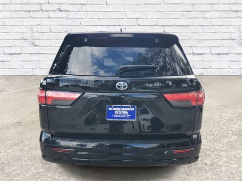 Used 2023 Toyota Sequoia Platinum image 3