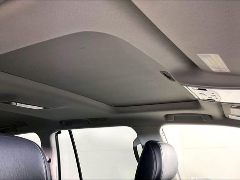 Used 2021 Lexus LX 570 4WD w/ 3rd Row & Luxury Pkg image 13