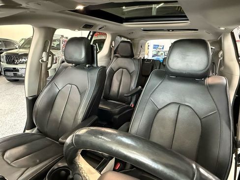 Used 2020 Chrysler Pacifica Limited FWD image 12