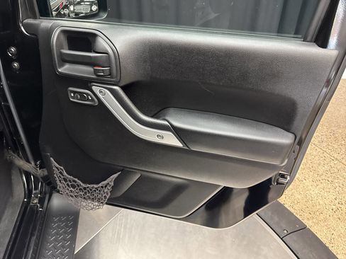 Used 2014 Jeep Wrangler Unlimited Sahara w/ Dual Top Group image 33