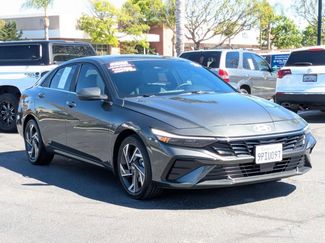 Used 2024 Hyundai Elantra Limited video 3