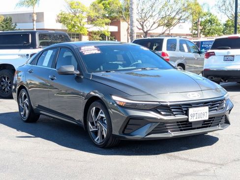 Used 2024 Hyundai Elantra Limited image 3