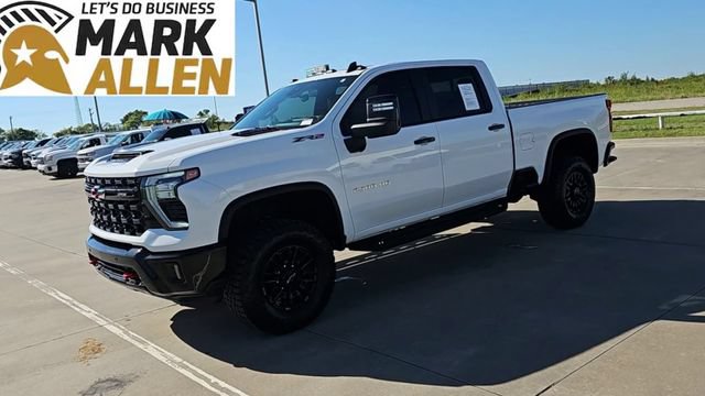Used 2025 Chevrolet Silverado 2500 ZR2 w/ Technology Package AWD/4WD image 4
