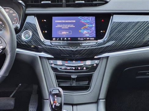 Used 2024 Cadillac XT6 Premium Luxury FWD image 10