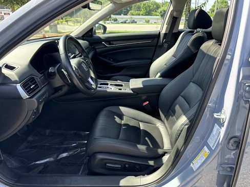 Used 2022 Honda Accord Touring image 3