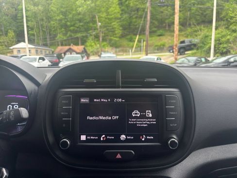 Used 2025 Kia Soul LX w/ LX Technology Package FWD image 20