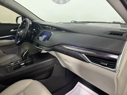 Used 2021 Cadillac XT4 Luxury w/ LPO, Onyx Sport Package AWD/4WD image 12