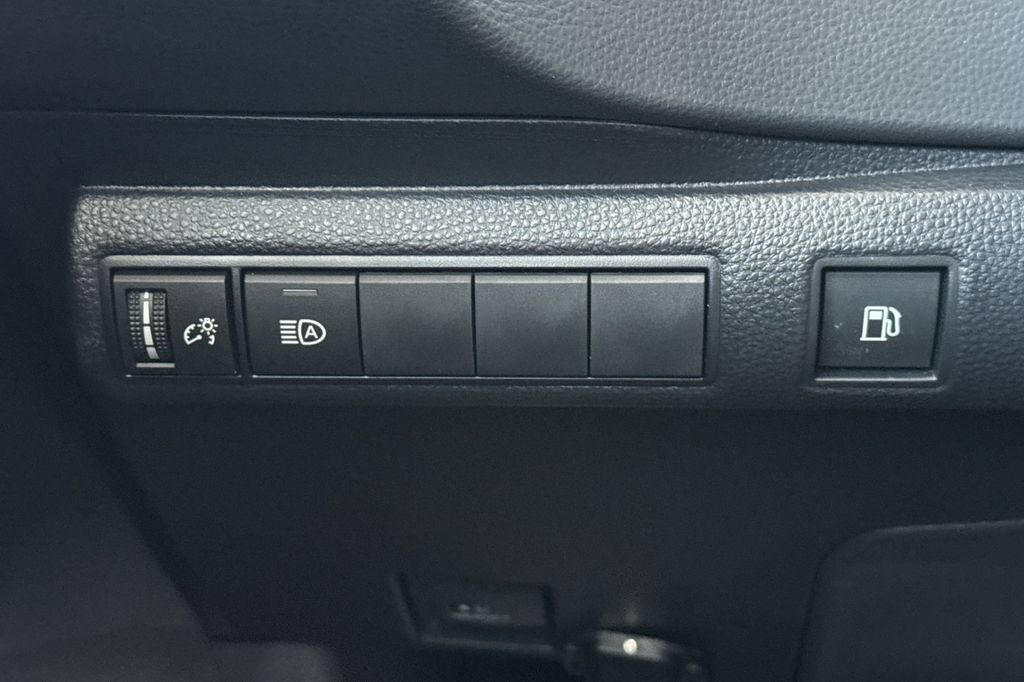 Used 2026 Toyota Corolla LE FWD image 29