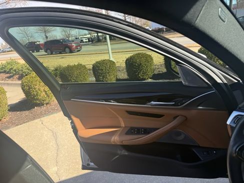 Used 2018 BMW 530e xDrive image 19