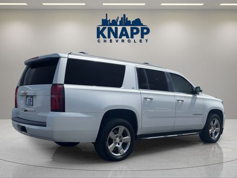 Used 2017 Chevrolet Suburban LT RWD image 5