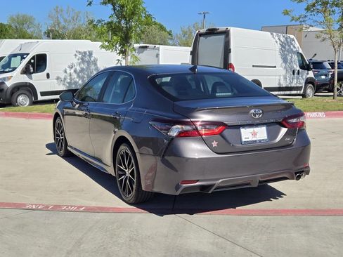 Used 2023 Toyota Camry SE image 4