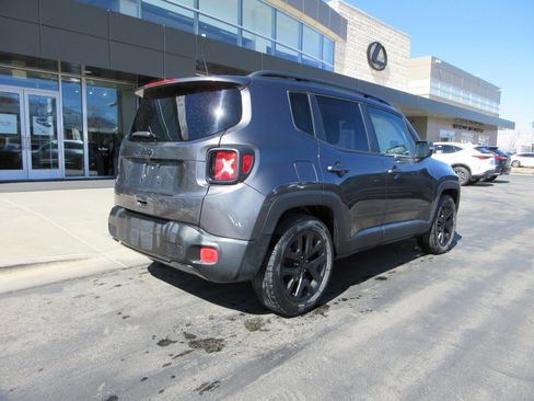 Used 2018 Jeep Renegade Altitude w/ UConnect 8.4 Nav Group image 9