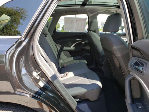 Used 2025 Audi Q5 Premium w/ Convenience Package AWD/4WD image 16
