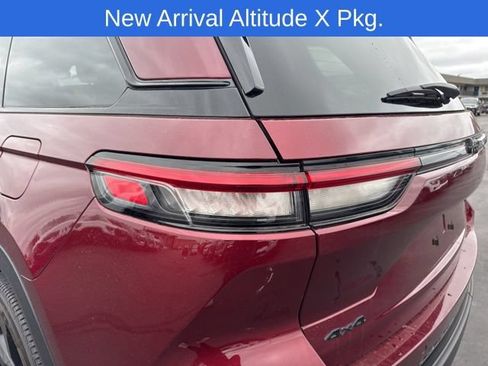 Used 2024 Jeep Grand Cherokee Altitude AWD/4WD image 25