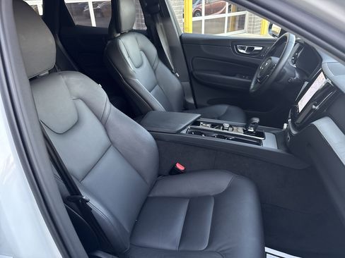 Used 2025 Volvo XC60 B5 Plus image 33