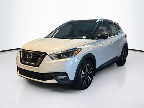 Used 2019 Nissan Kicks SR w/ SR Premium Package FWD image 3
