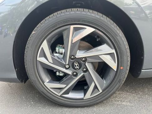 New 2025 Hyundai Elantra SEL image 10