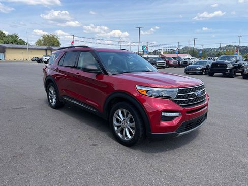 Used 2021 Ford Explorer XLT w/ Equipment Group 202A AWD/4WD image 3