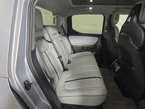 Used 2023 Rivian R1T Launch Edition image 22