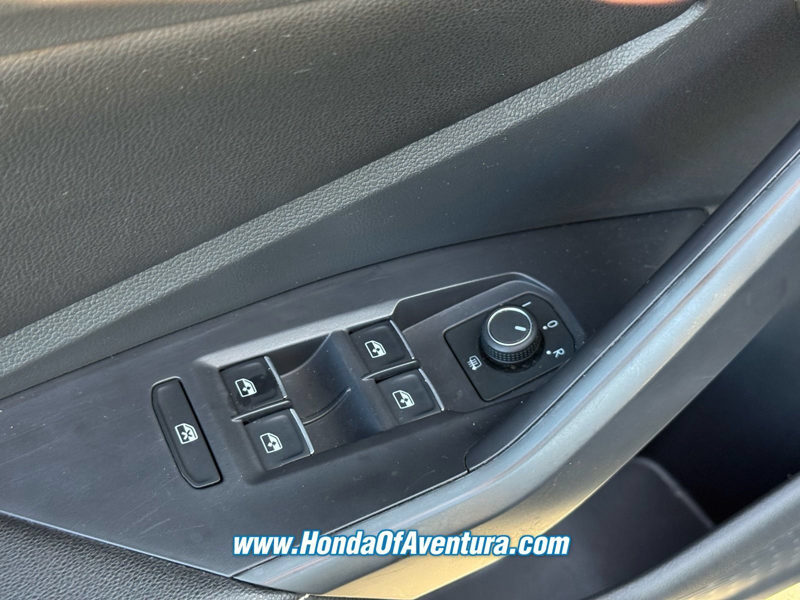 Used 2024 Volkswagen Jetta SE FWD image 19