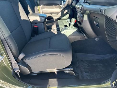 Used 2022 Jeep Gladiator Willys image 23