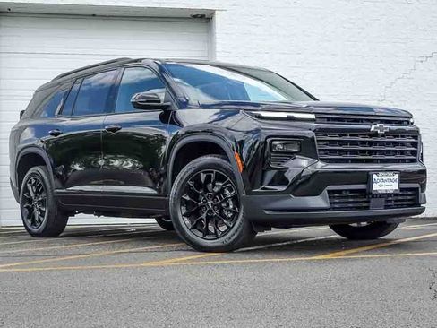 New 2026 Chevrolet Traverse LT w/ Midnight/Sport Edition AWD/4WD image 2