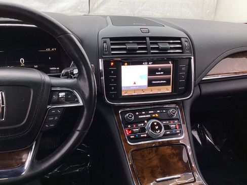 Used 2017 Lincoln Continental Select image 33