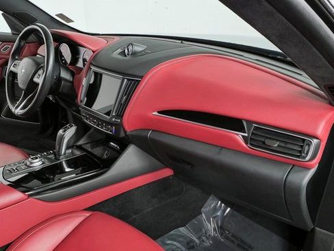 Certified 2022 Maserati Levante GT image 24