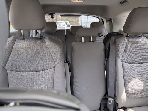 Used 2024 Toyota Sienna LE w/ LE Plus Package image 27