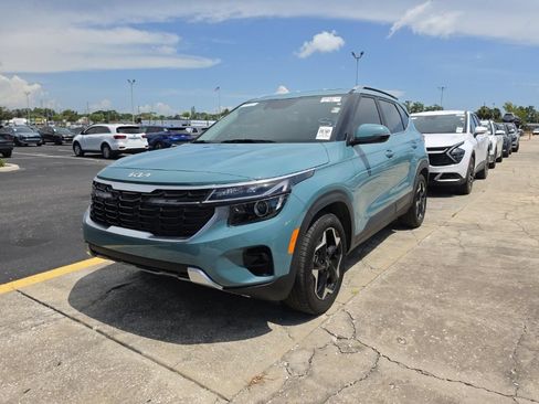 Certified 2025 Kia Seltos EX w/ EX Sunroof Package FWD image 5