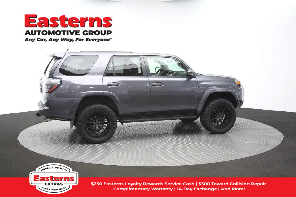 Used 2017 Toyota 4Runner SR5 AWD/4WD image 45