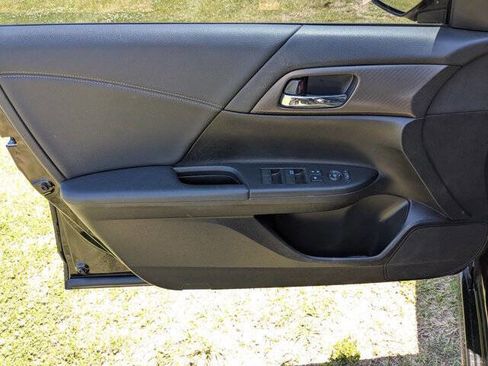 Used 2017 Honda Accord Sport image 12