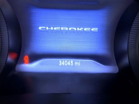 Used 2022 Jeep Cherokee Latitude Lux w/ Sun & Sound Group image 11