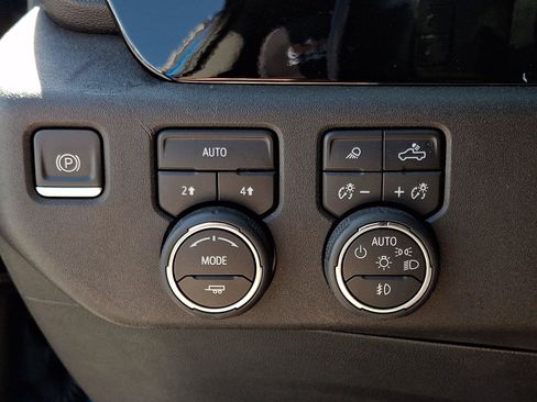 Used 2022 Chevrolet Silverado 1500 RST w/ Convenience Package II AWD/4WD image 22