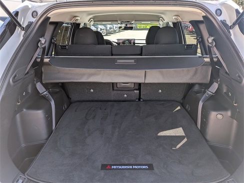Used 2025 Mitsubishi Outlander ES image 13