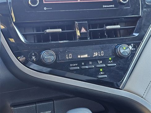 Used 2024 Toyota Camry SE image 20