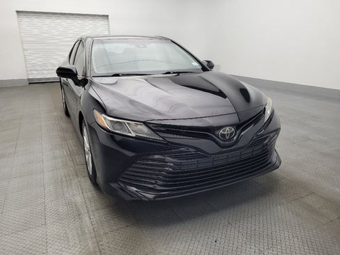 Used 2018 Toyota Camry LE image 14