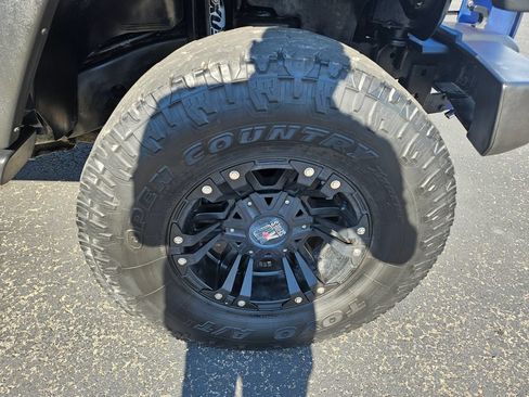 Used 2017 Jeep Wrangler Unlimited Sport w/ Quick Order Package 24S AWD/4WD image 12