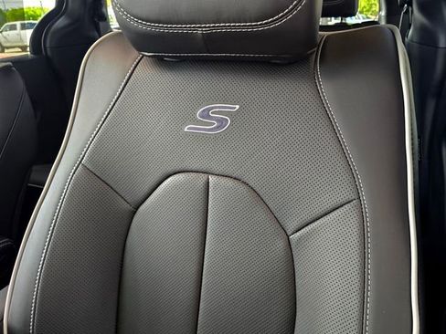 New 2026 Chrysler Pacifica Limited w/ S Appearance Package image 24