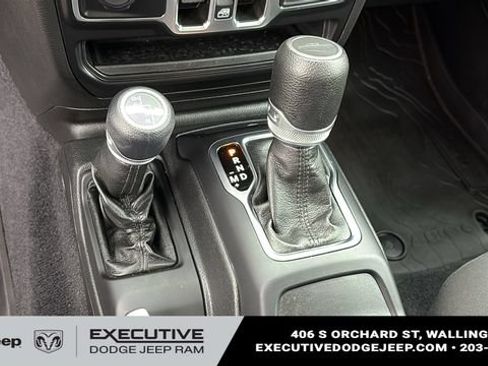 Used 2022 Jeep Gladiator Sport AWD/4WD image 18