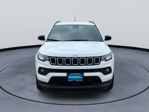 Used 2024 Jeep Compass Latitude AWD/4WD image 3