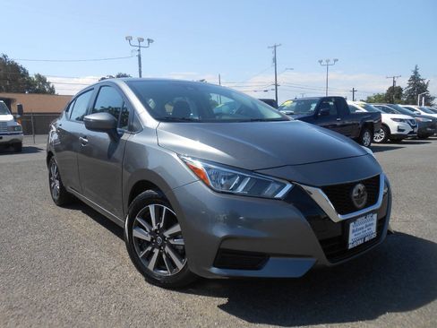 Used 2021 Nissan Versa SV image 1