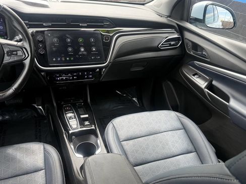 Used 2023 Chevrolet Bolt EUV LT w/ Convenience Package image 7