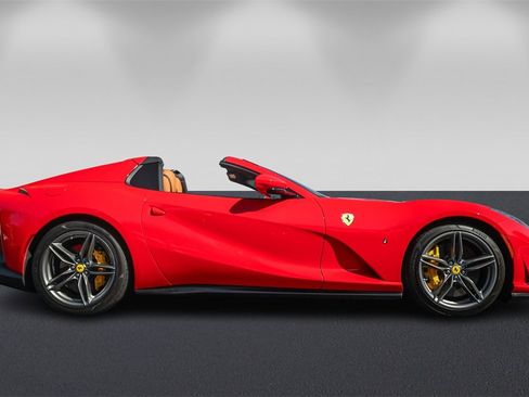 Used 2022 Ferrari 812 GTS image 2