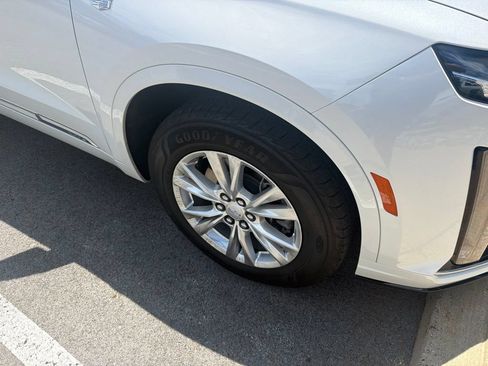 Used 2021 Cadillac XT6 Luxury AWD/4WD image 2